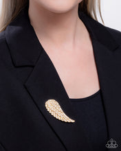 Load image into Gallery viewer, Angelic Affection Gold Brooch
