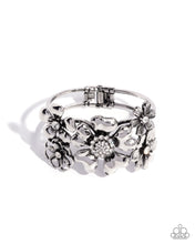 Load image into Gallery viewer, Bursting Bouquet White Bracelet