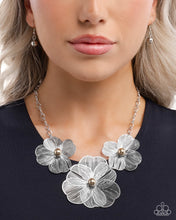 Load image into Gallery viewer, Wiry Wreath Silver Necklace