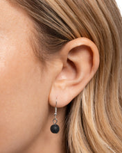 Load image into Gallery viewer, Swirl Simplicity Black Necklace