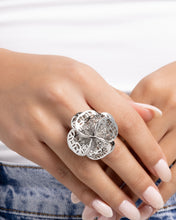 Load image into Gallery viewer, Luminescent Lattice Silver Ring