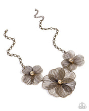 Load image into Gallery viewer, Wiry Wreath Brass Necklace