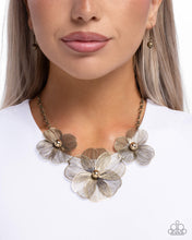Load image into Gallery viewer, Wiry Wreath Brass Necklace