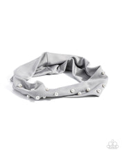 Load image into Gallery viewer, Placid Pearls Silver Headband