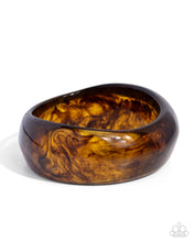 Load image into Gallery viewer, Eye-Catching Evening Brown Acrylic Bangle