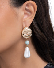 Load image into Gallery viewer, Exquisite Elegance Green Earrings