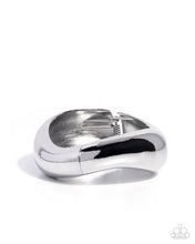 Load image into Gallery viewer, Fearless Fame Silver Hinged Bracelet