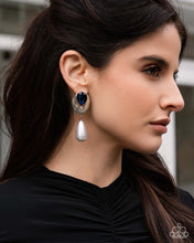 Load image into Gallery viewer, Elegantly Enraptured Blue Earrings