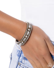 Load image into Gallery viewer, Twinkling Tiers Brass Bracelet