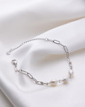 Load image into Gallery viewer, Cadeau Rhodium Cache Bracelet