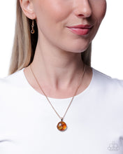 Load image into Gallery viewer, Cosmopolitan Comfort Brown Necklace