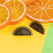 Load image into Gallery viewer, Fiercely Fanned Out Brass Earring