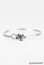 Load image into Gallery viewer, Glitter of My Dreams Silver Bangle