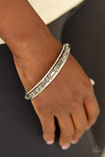 Load image into Gallery viewer, Heir Toss Purple Bangles