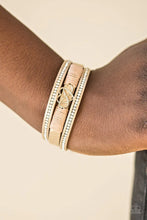 Load image into Gallery viewer, Hustlin Heart Pink Clasp Wrap