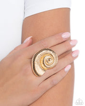 Load image into Gallery viewer, Shipwrecked Shell Gold Ring