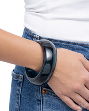 Load image into Gallery viewer, Eye-Catching Evening Blue Bangle