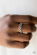 Load image into Gallery viewer, Garland Grandeur Silver Skinny Band Ring