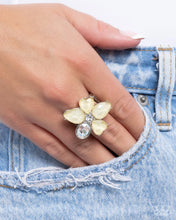 Load image into Gallery viewer, Fanciful Feature Yellow Ring