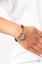 Load image into Gallery viewer, Fashionable Flirt Black Necklace