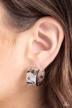 Load image into Gallery viewer, Setting the STAR High Silver Hinge Hoop Earrings