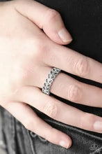 Load image into Gallery viewer, On The Vine Silver Skinny Band Ring