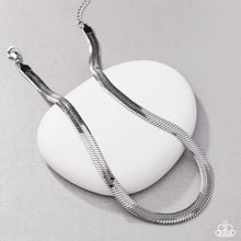 Load image into Gallery viewer, Herringbone Haute Silver Choker