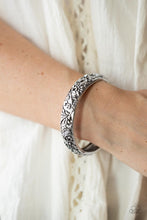 Load image into Gallery viewer, Victorian Meadow Silver Bangle