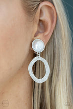 Load image into Gallery viewer, Vintage Veracity White Clip On Earring