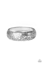 Load image into Gallery viewer, Garden Villa Silver Bangle