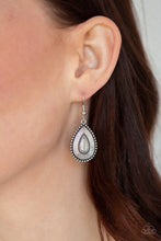 Load image into Gallery viewer, Terra Trailblazer Purple Necklace
