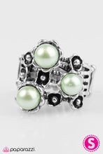 Load image into Gallery viewer, Bouquet Botanical Green Ring