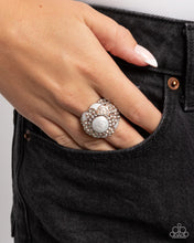 Load image into Gallery viewer, Pearly Podium Copper Ring