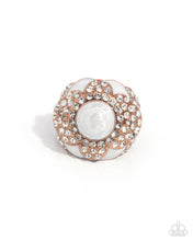 Load image into Gallery viewer, Pearly Podium Copper Ring