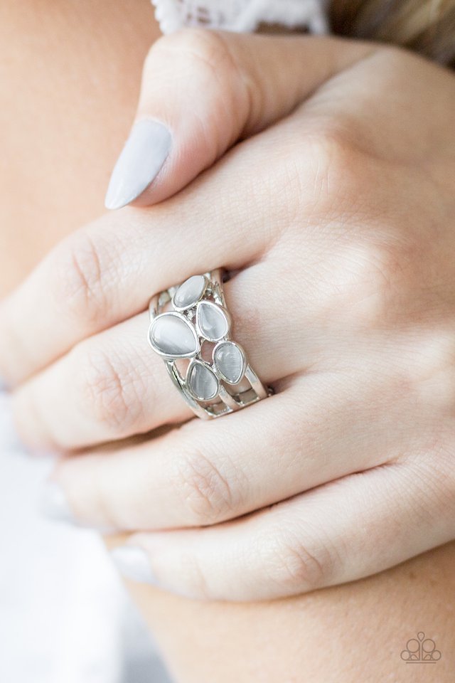 Dreamy Glow Silver Ring