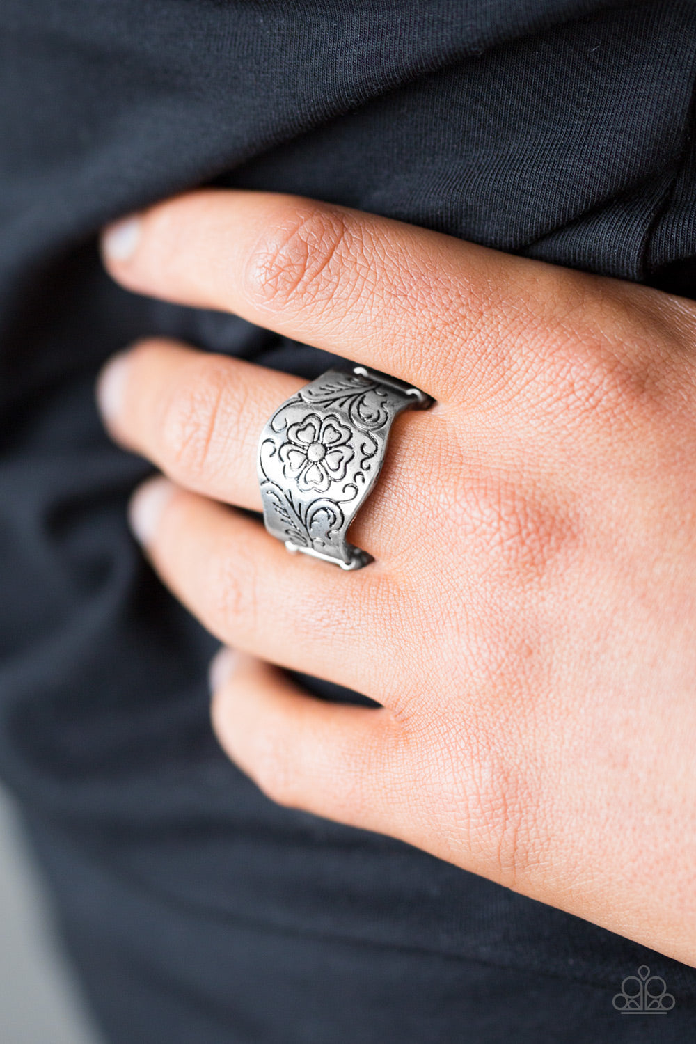 Felling Flowery Silver Ring