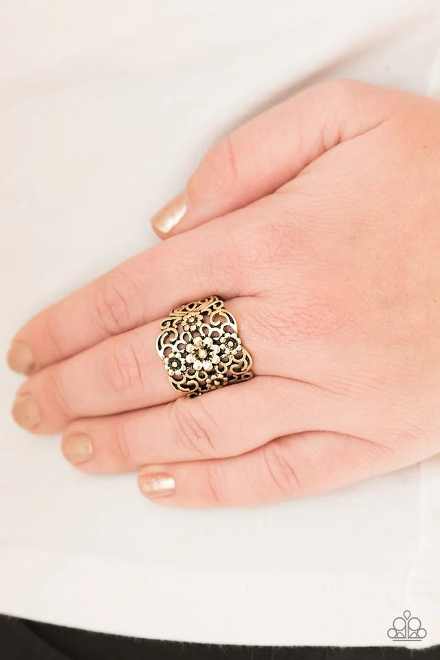 Divinely Daisy Brass Ring