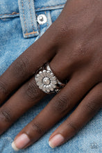 Load image into Gallery viewer, Roadside Daisies Silver Ring
