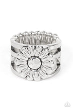 Load image into Gallery viewer, Roadside Daisies Silver Ring