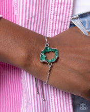 Load image into Gallery viewer, Geode Greeting Green Bracelet