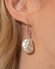 Load image into Gallery viewer, Seashell Shanty White Necklace