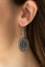 Load image into Gallery viewer, One Mandala Show Yellow Necklace