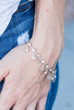 Load image into Gallery viewer, Hibiscus Breeze White Bracelet