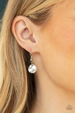 Load image into Gallery viewer, Glisten Closely Silver Necklace