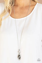 Load image into Gallery viewer, Glamorously Glaring Silver Necklace