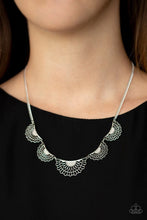Load image into Gallery viewer, Fanned Out Fashion Silver Necklace