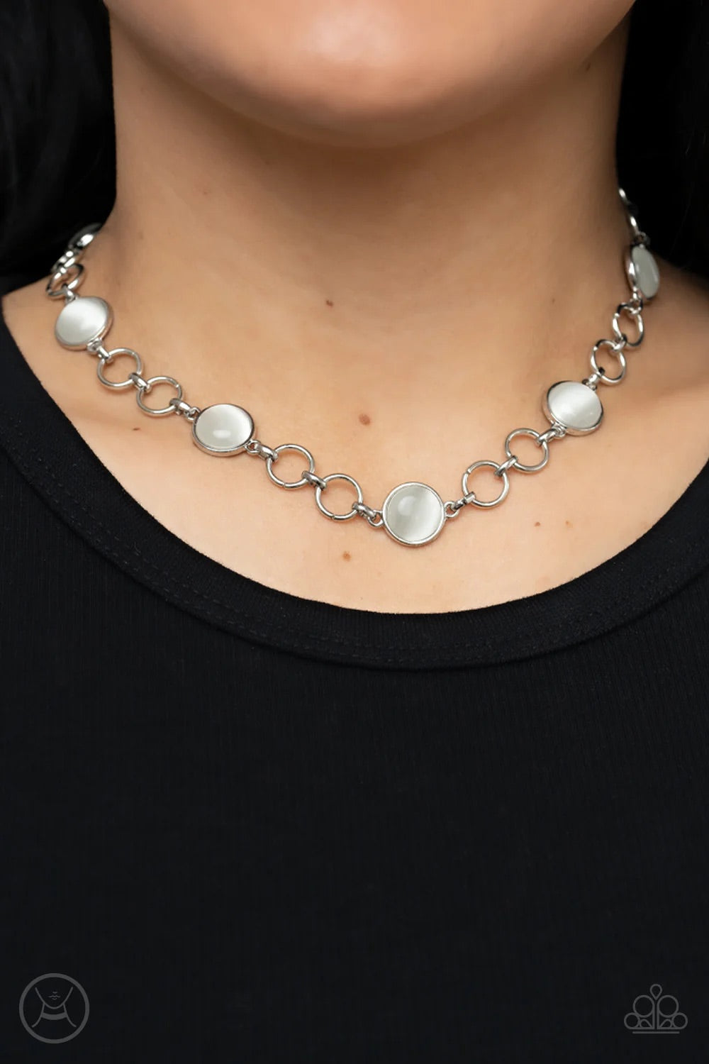 Dreamy Distractions White Choker