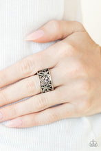 Load image into Gallery viewer, Di-VINE Design Silver Ring
