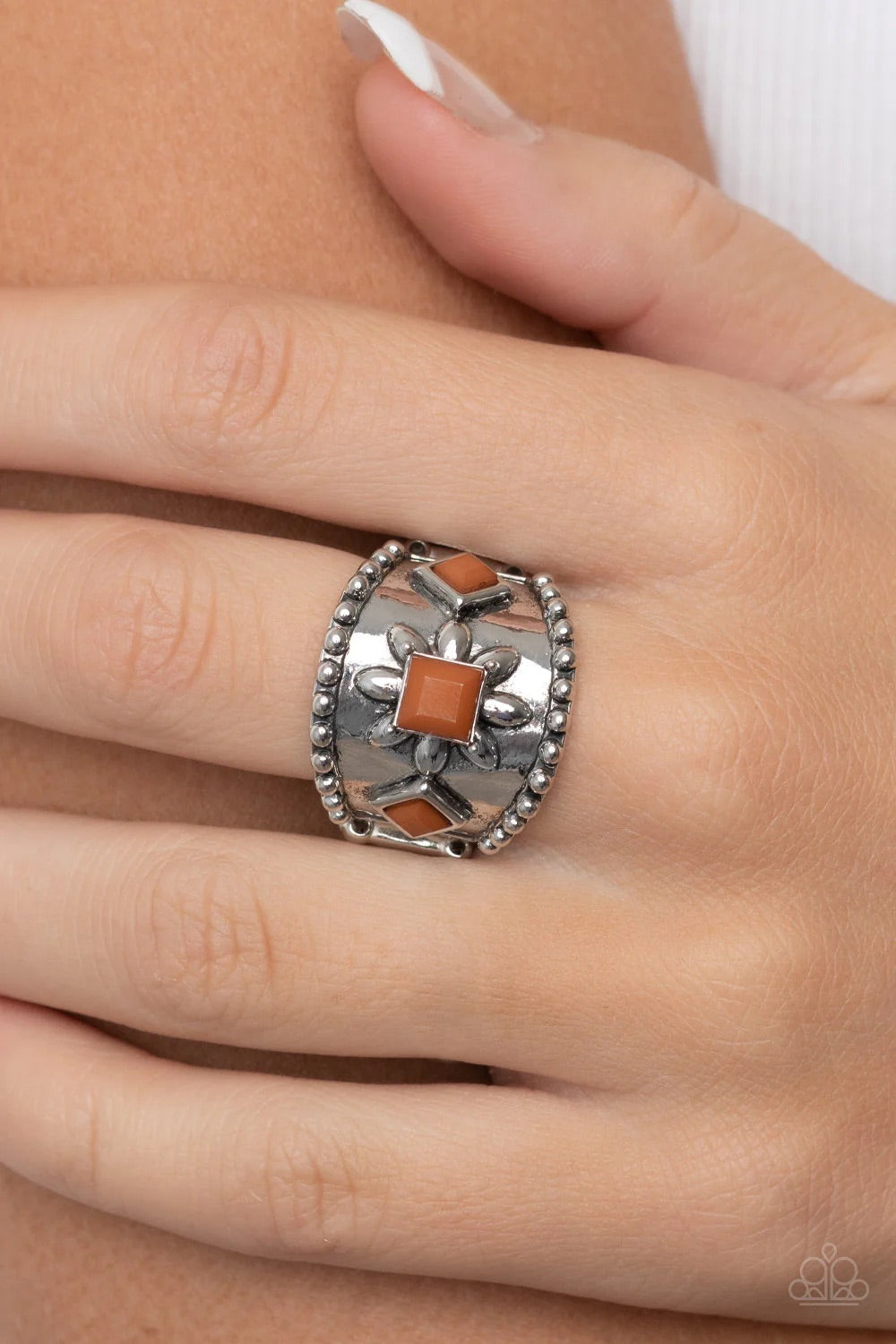 Daisy Diviner Brown Ring