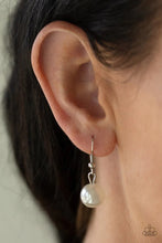 Load image into Gallery viewer, Social Hour White Necklace